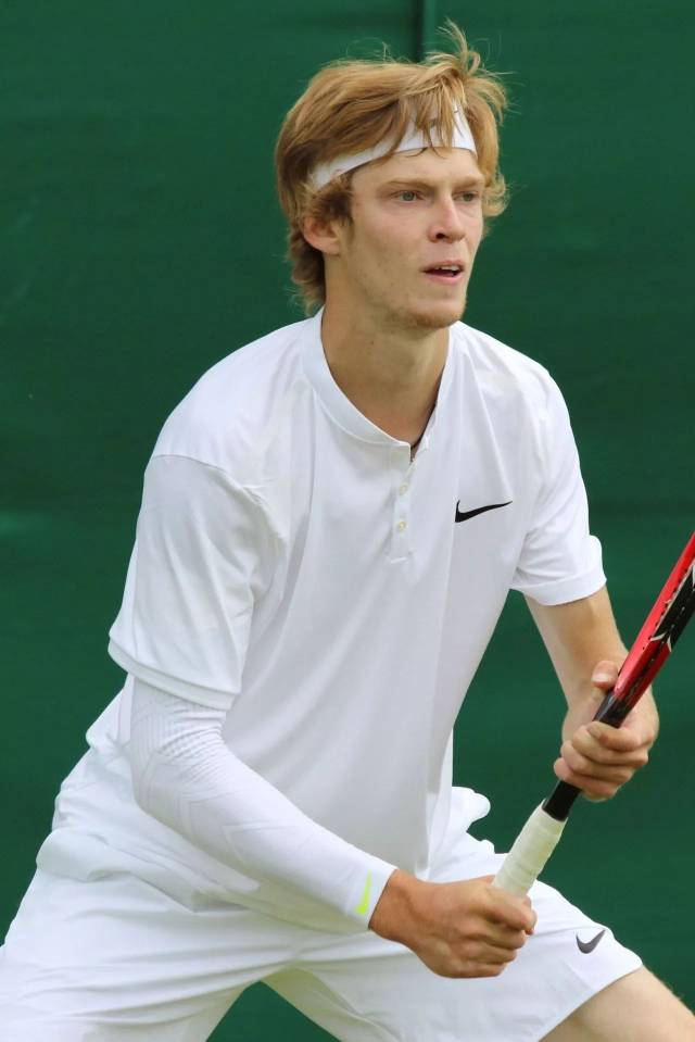 来自队友的调侃！赵继伟：赵睿前几年就很大型 现在更大了